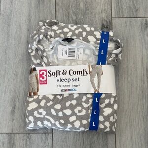 32 Degrees Gray and White Leopard Sleep Set